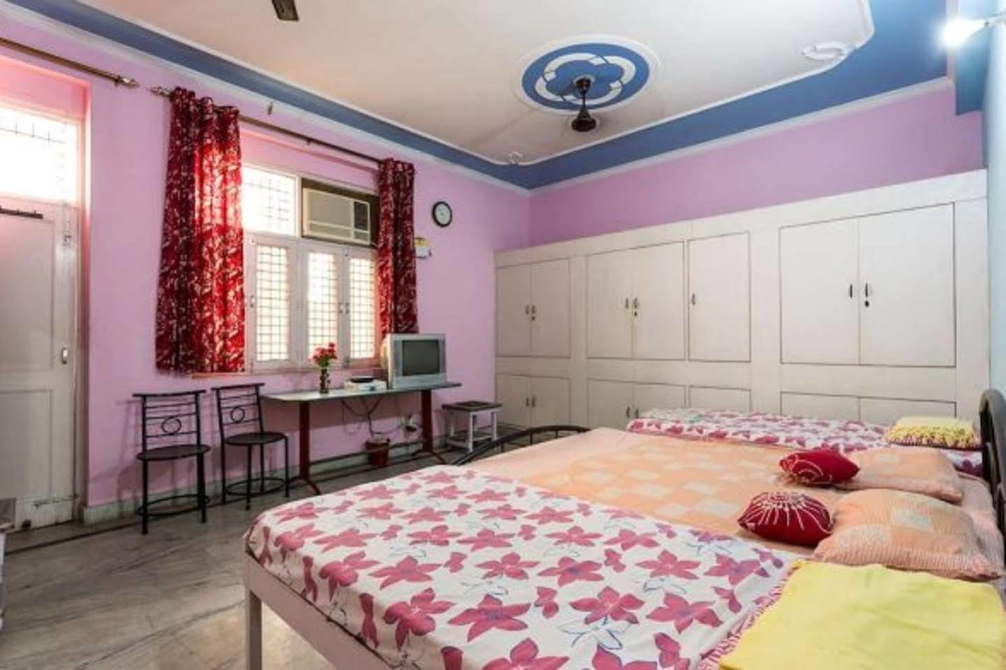 Balaji Guest House - Home Stay Большая Нойда Экстерьер фото